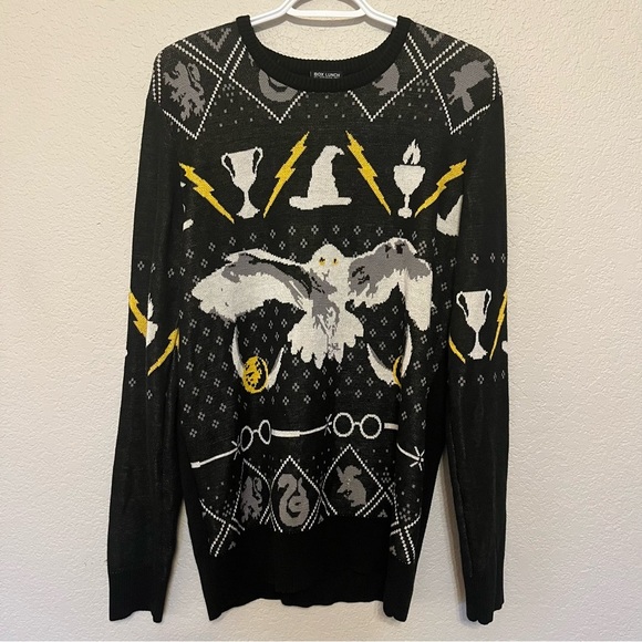 Box Lunch Harry Potter Wizarding World Quidditch Hedwig Golden Snitch Sweater - Picture 10 of 15